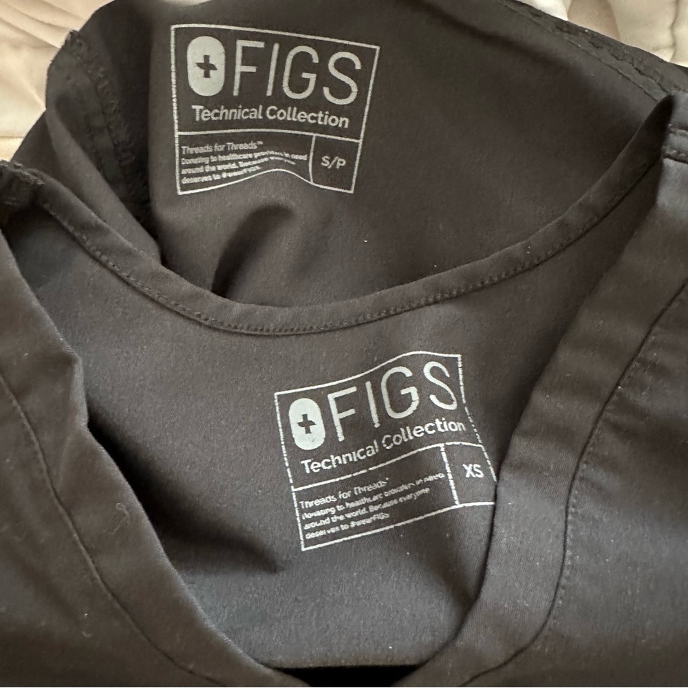 FIGS Scrub Set